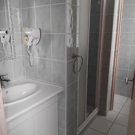 Hotel De La Loire 3*