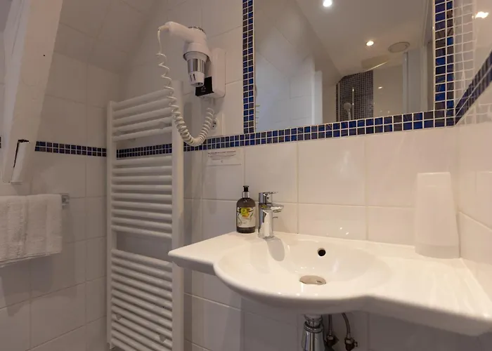 Hotel De La Loire 3*